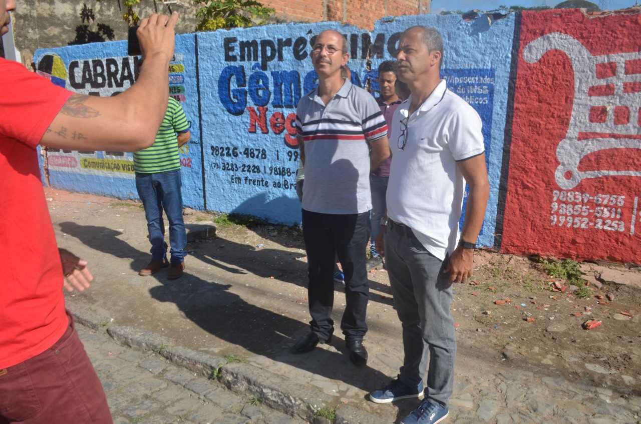 Camacã: Prefeitura derruba muro da rua Carlos Gomes para nova via de acesso
